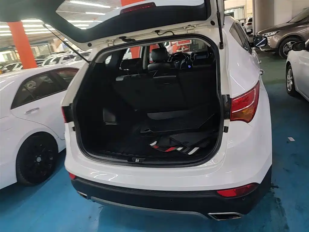 Hyundai Santa Fe 2015 2.4L Automatic 4WD Smart 5-seater фото 19