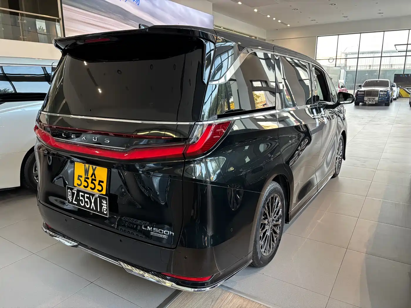 Lexus LM 2025 Model 500h Six-Seater Prestige Edition фото 5