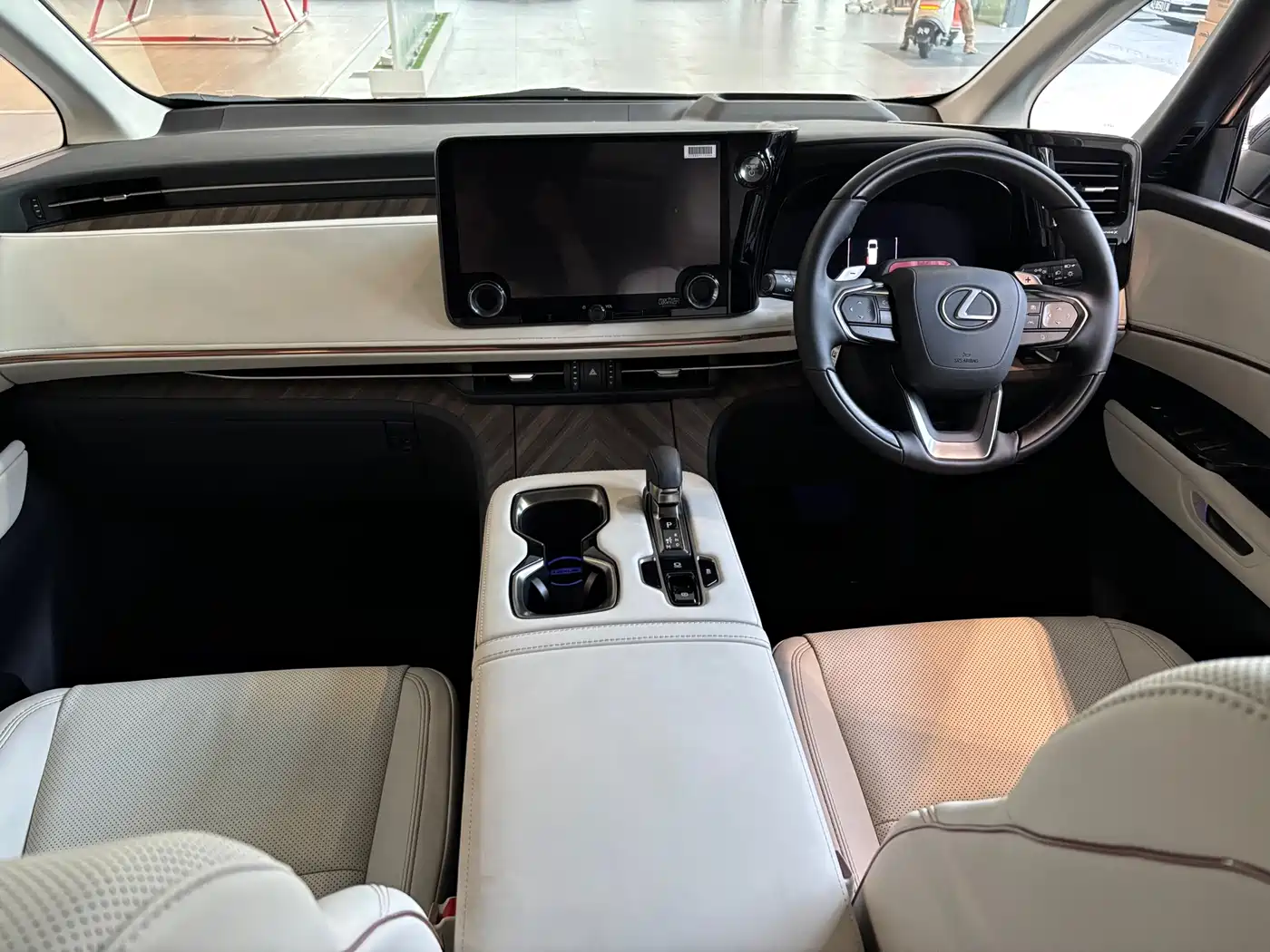 Lexus LM 2025 Model 500h Six-Seater Prestige Edition фото 7