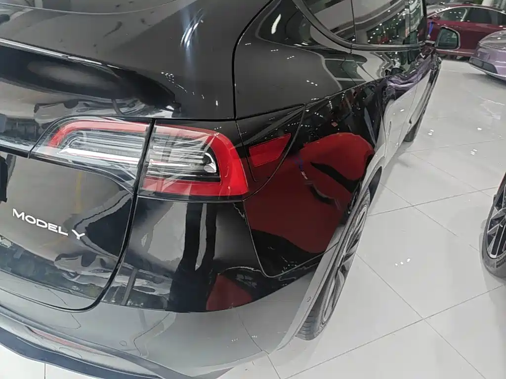 Photo 24 - Tesla Model Y