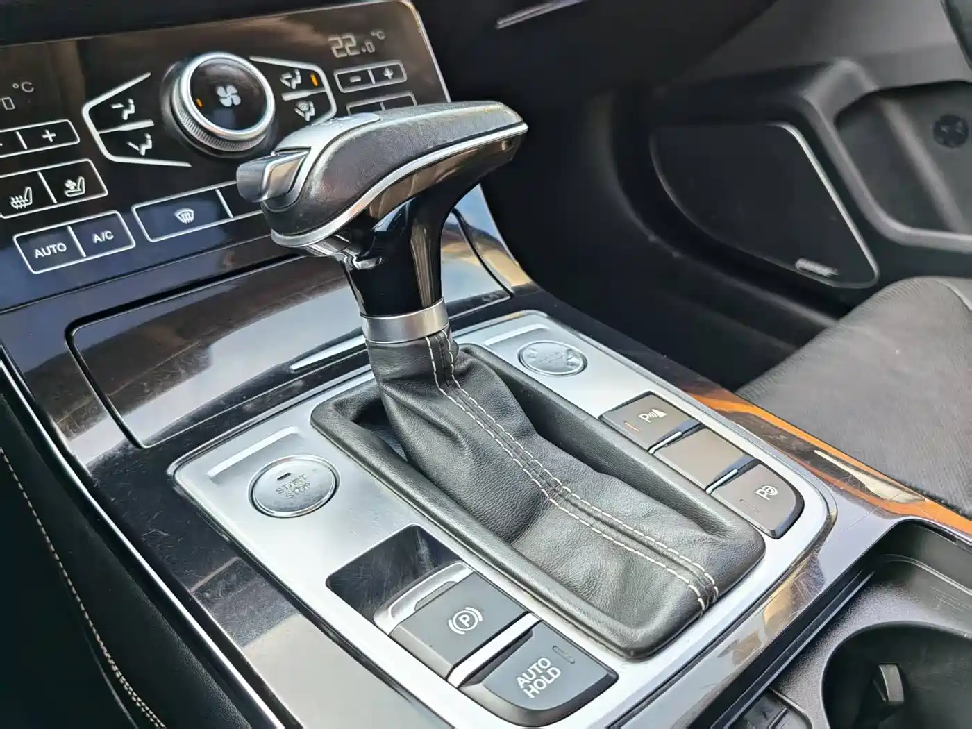 Hongqi H5 2018 30TD Smart Connected Royal Edition фото 23