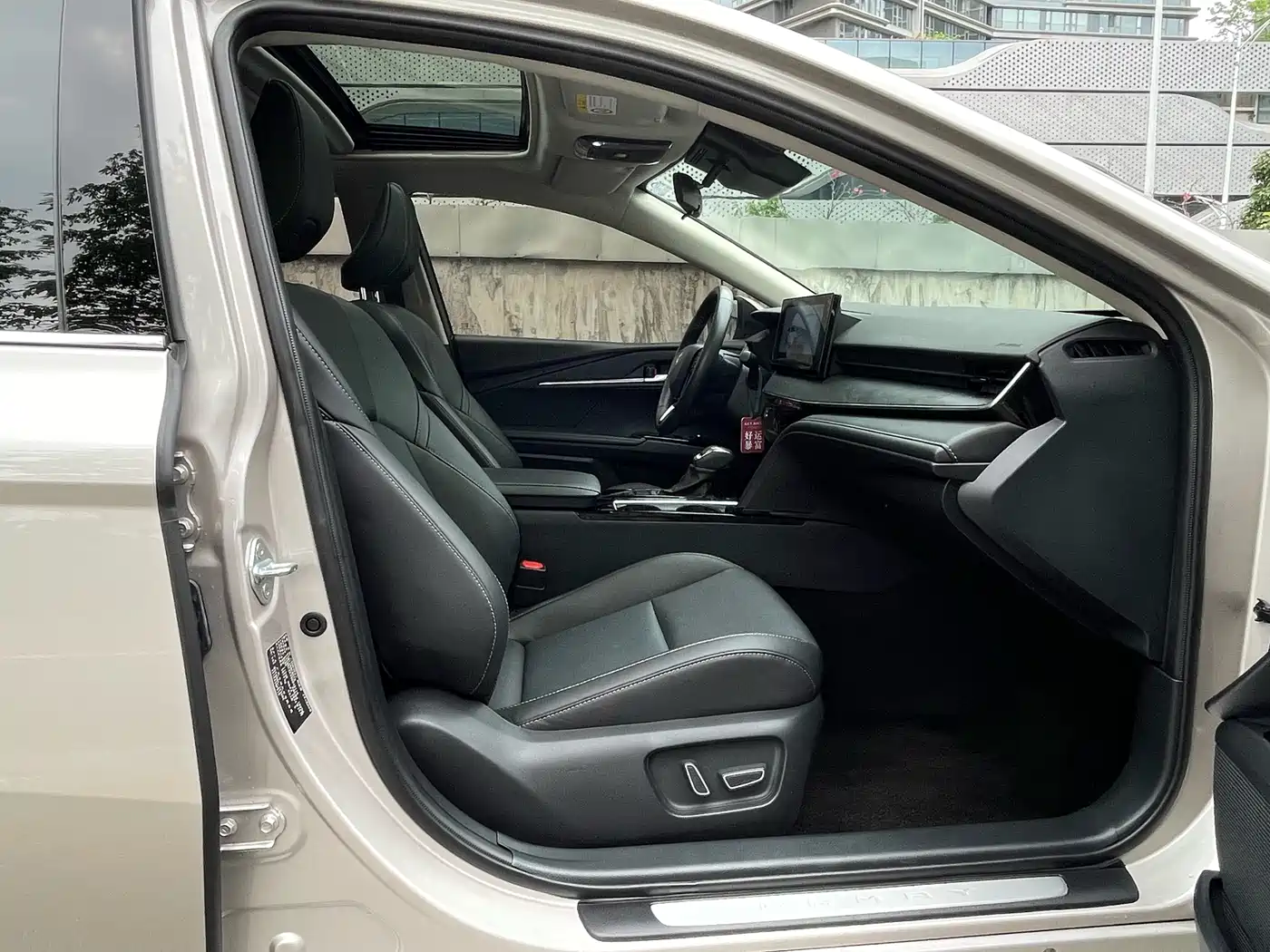 Toyota Camry 2024 Hybrid 2.0HGVP Luxury Edition фото 12