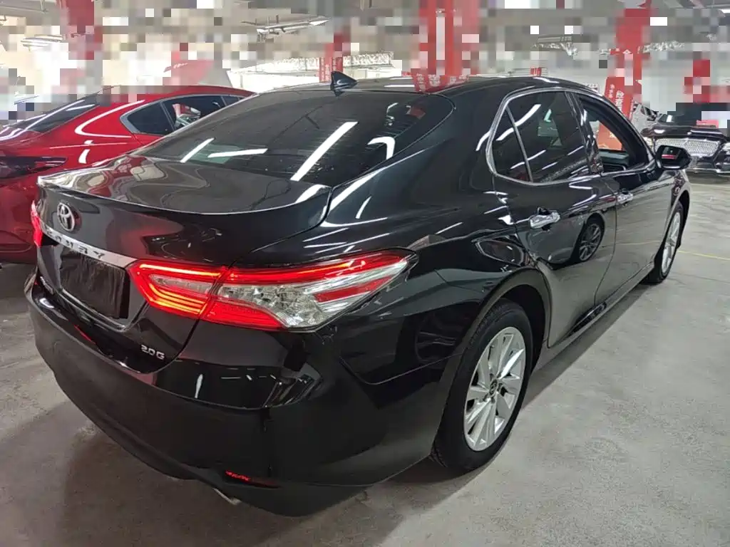 Фото 7 - Toyota Camry