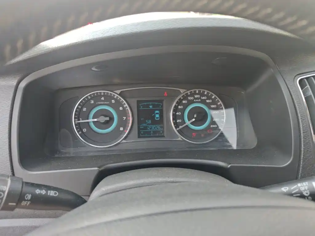 Фото 16 - Geely Vision