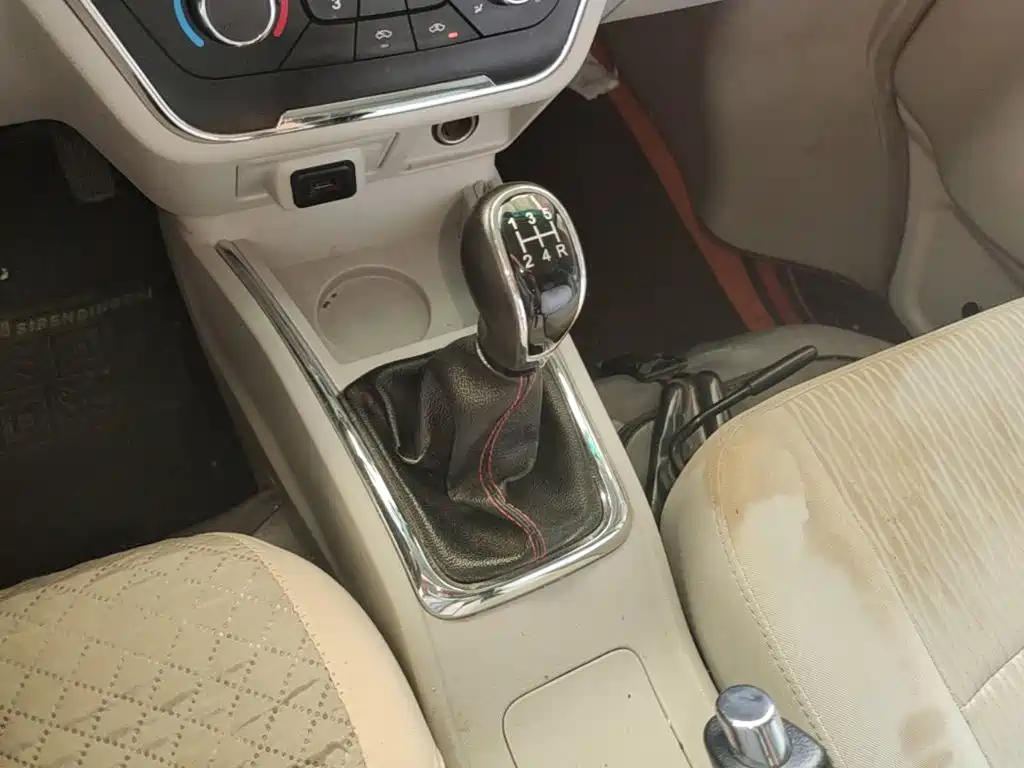 Jinbei New Hiace S 2024 2023 1.5L Fortune Van 2/5-seater Non-AC Version SWC15M