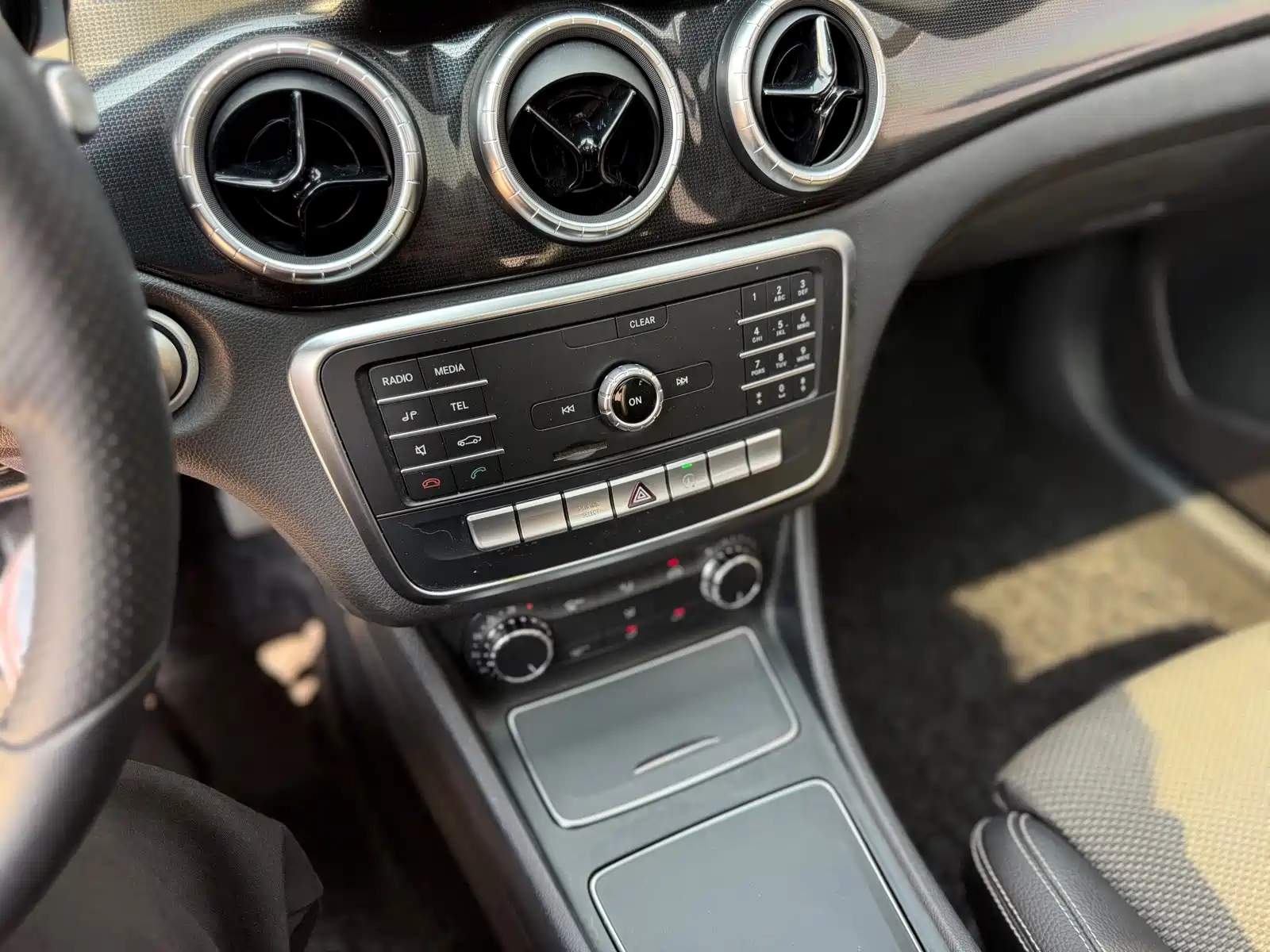 Photo 13 - Mercedes-Benz CLA (Import)