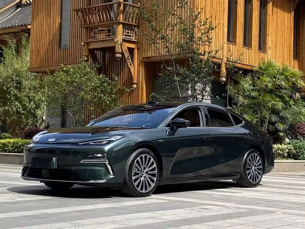 Geely Galaxy Galaxy Xingyao 8 2025 130km EM-P Starship Edition фото 2