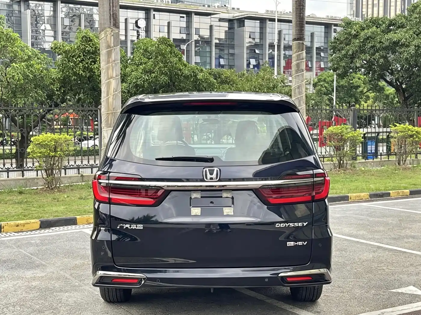 Honda Odyssey 2026 2.0L e:HEV Sharp Delight Edition фото 13