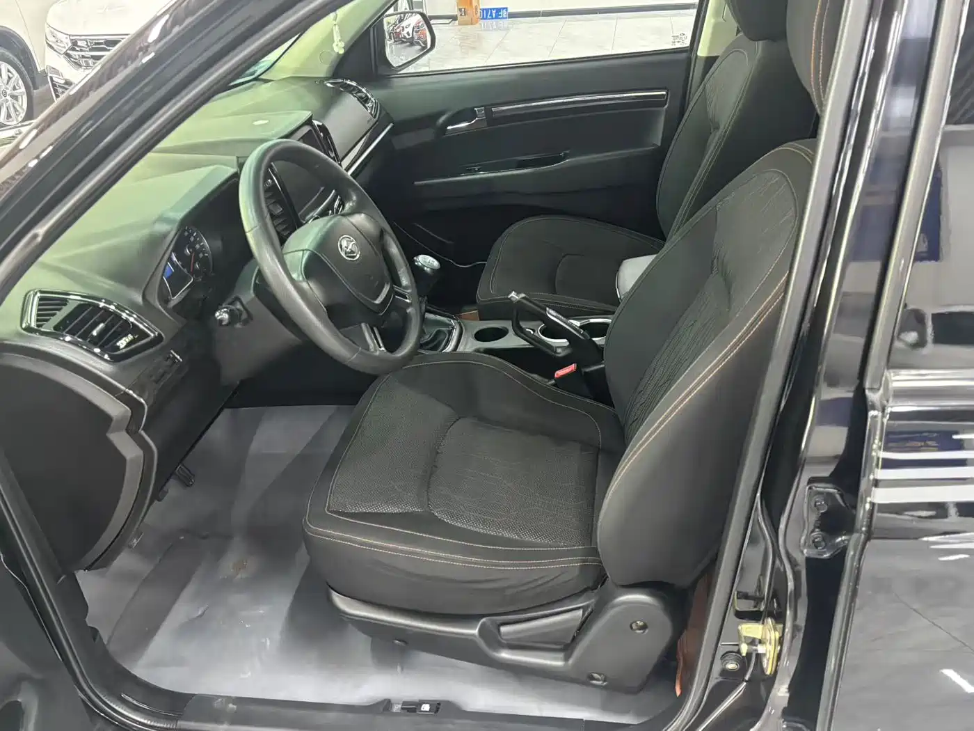 Landwind X8 2016 2015 Explorer Edition 2.0T Diesel 4X2 Luxury