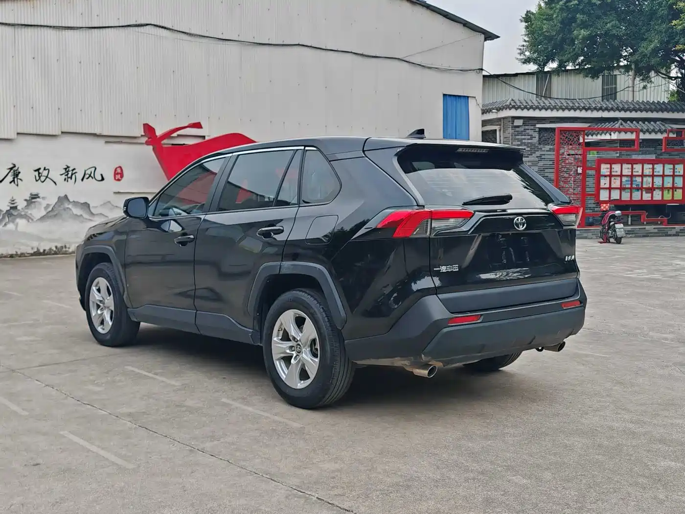 Toyota RAV4 Rongfang 2022 2.0L CVT 2WD Urban Edition фото 3