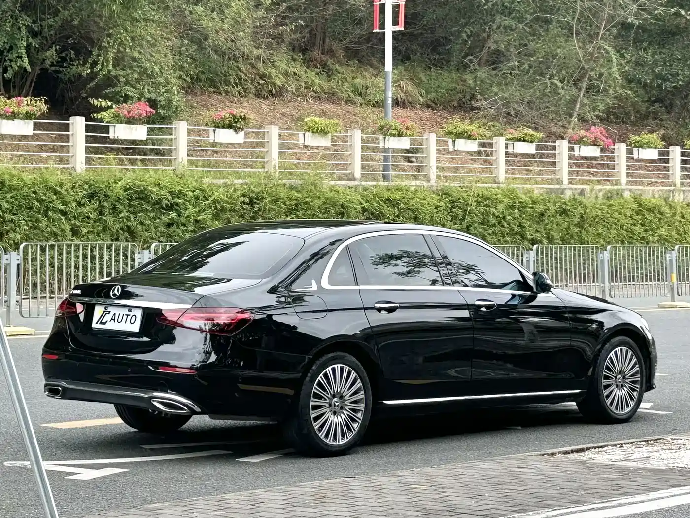 Mercedes-Benz E-Class 2022 E 300 L Fashion фото 7
