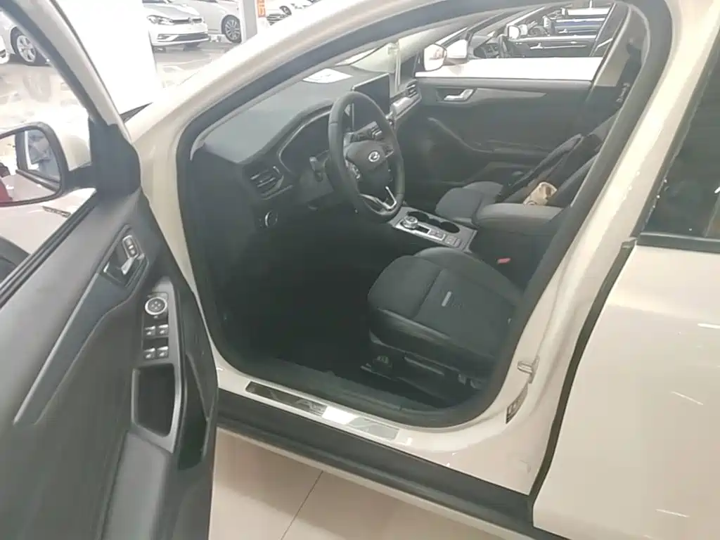 Ford Focus Active 2019 2020 EcoBoost 180 Auto Trendy Edition