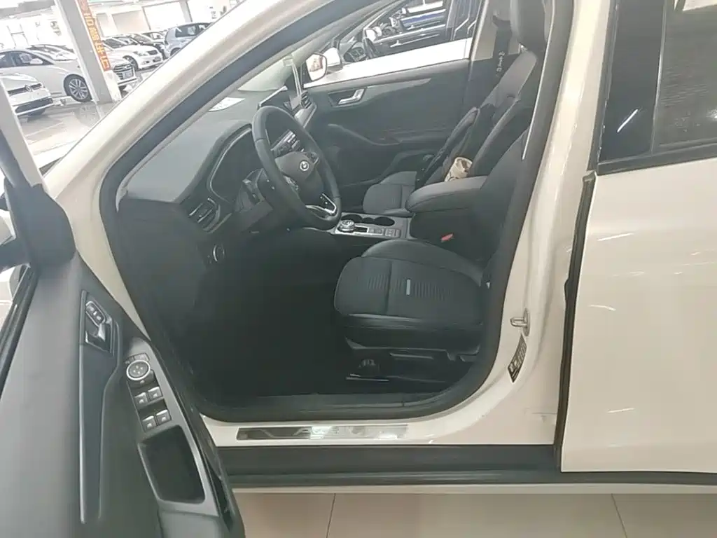 Ford Focus Active 2019 2020 EcoBoost 180 Auto Trendy Edition