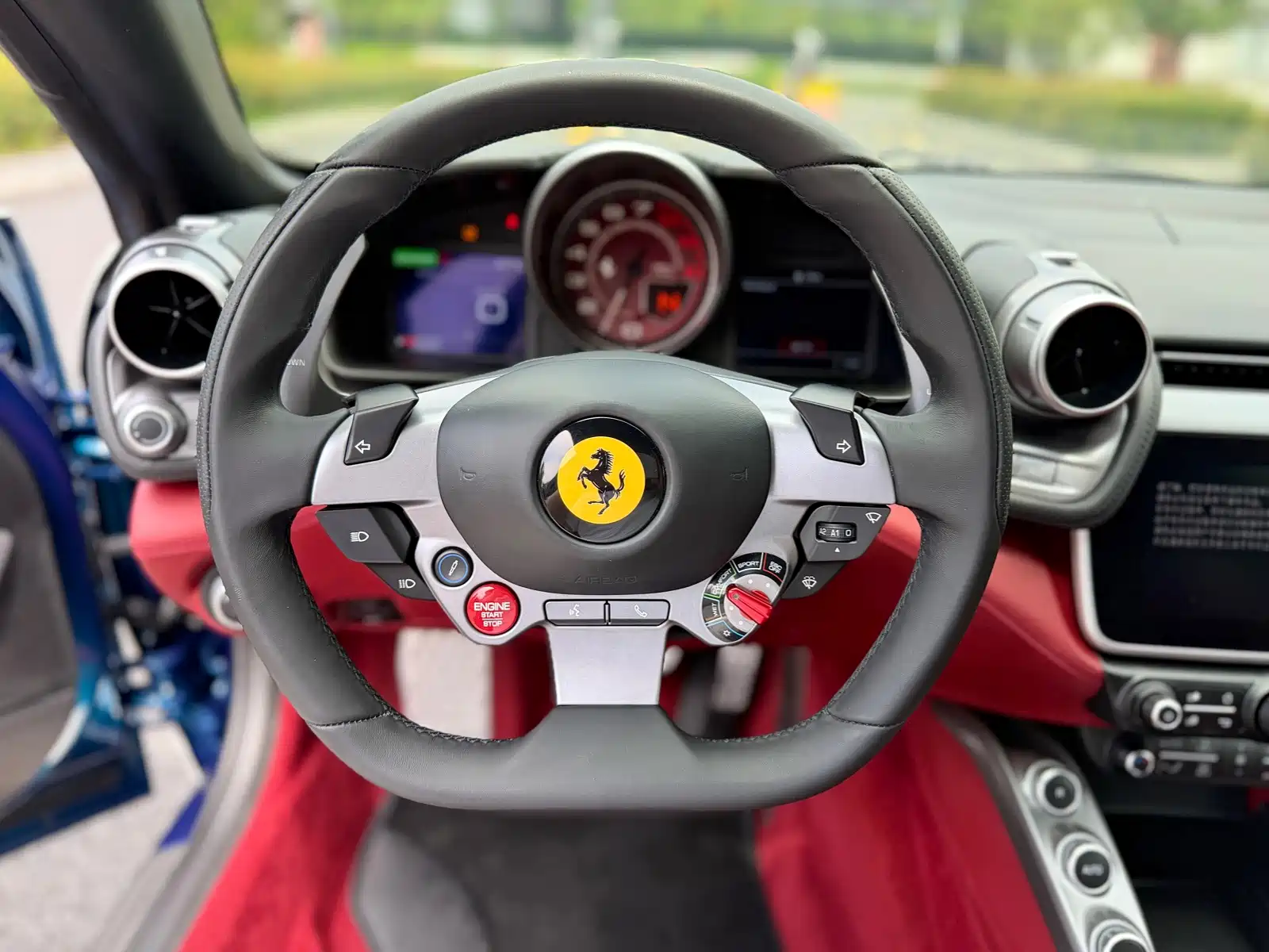 Photo 11 - Ferrari GTC4Lusso