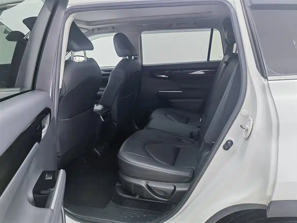 Toyota Highlander 2022 Model Dual Engine 2.5L 4WD Premium Edition 7-Seater фото 15