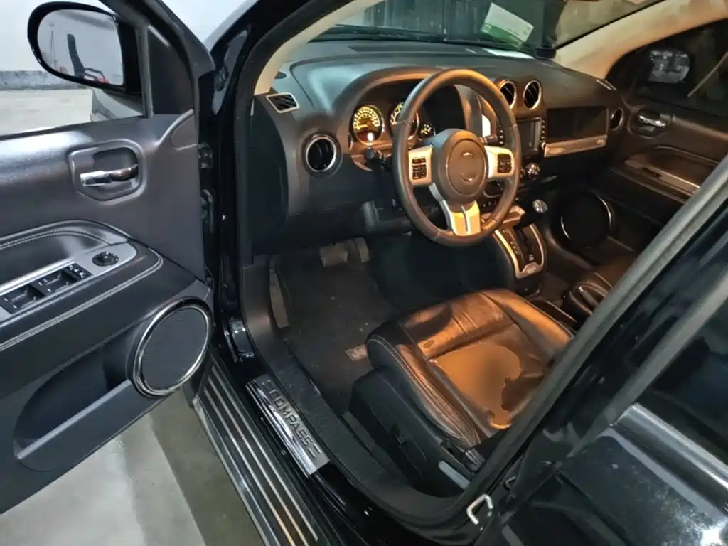 Jeep Compass (Import) 2014 2014 Facelift 2.4L 4WD Luxury Navigation Edition