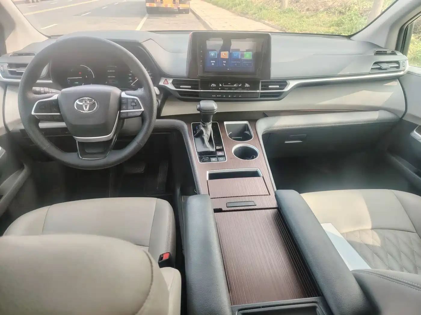 Toyota Sienna 2021 2.5L Hybrid Comfort Edition фото 4