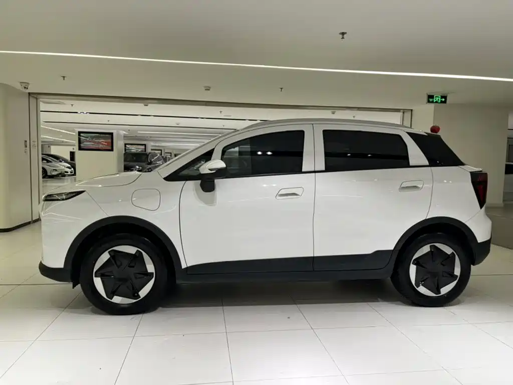 Фото 20 - Geely Geometry E Firefly