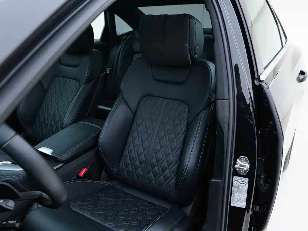 Photo 14 - Audi A6L