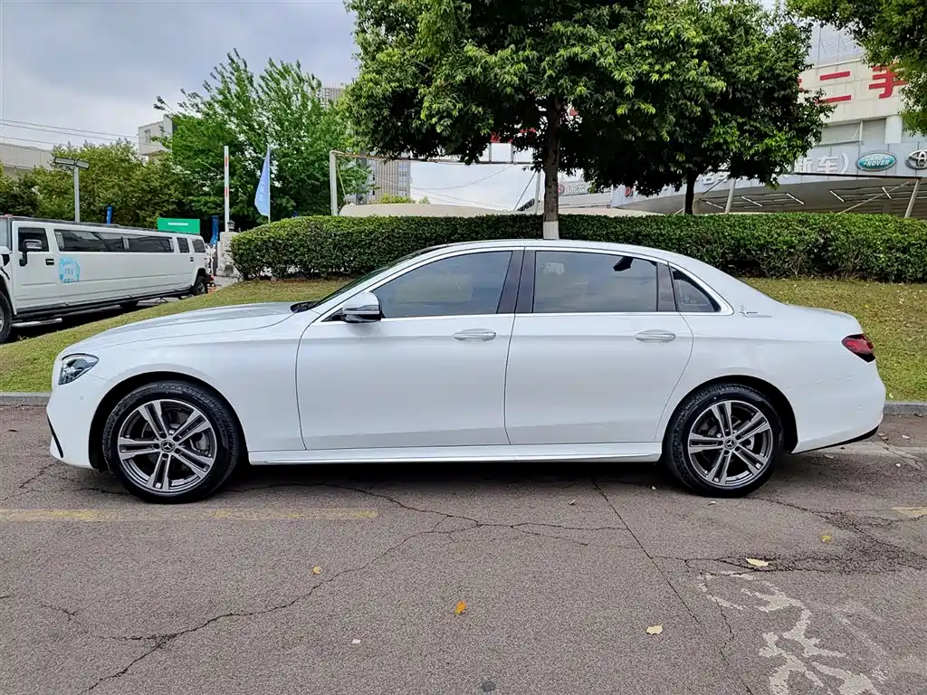 Mercedes-Benz E-Class 2023 E 260 L Sport фото 3