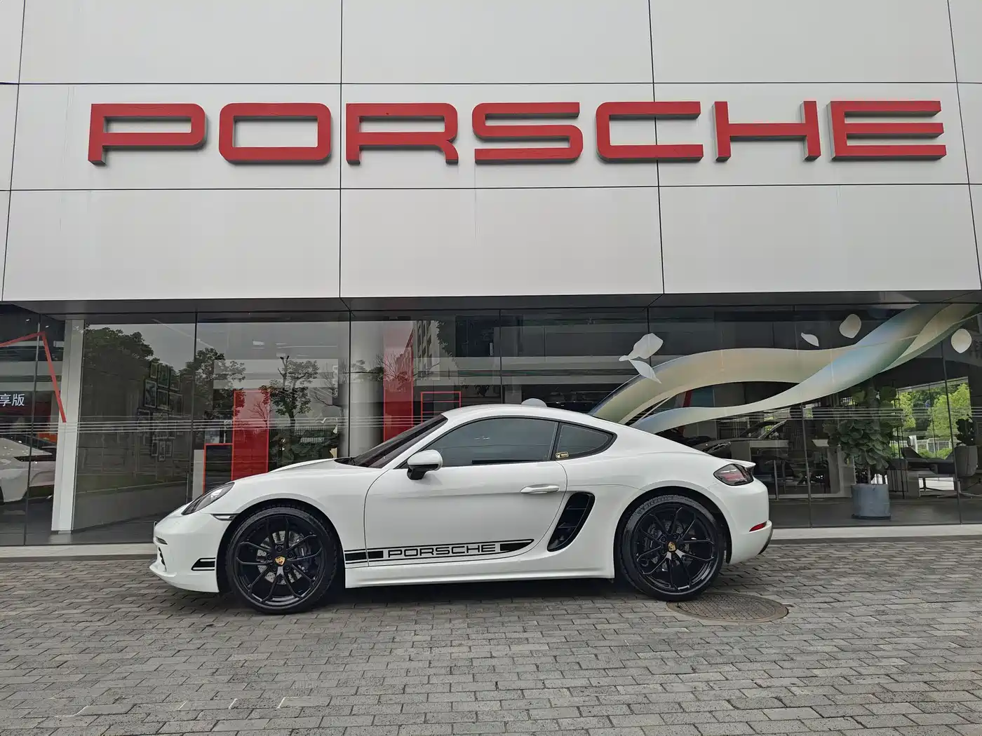 PORSCHE 718