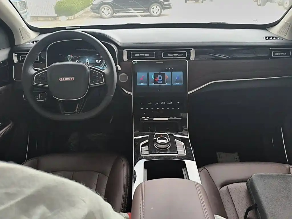 Sinotruk VGV VGV U75PLUS 2022 2021 2.0TGDI Luxury Pro 7-seater