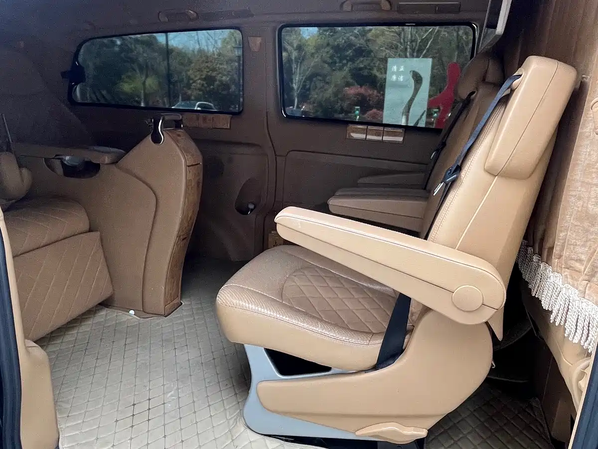 Mercedes-Benz Vito 2013 Model 3.0L Elite Edition фото 11