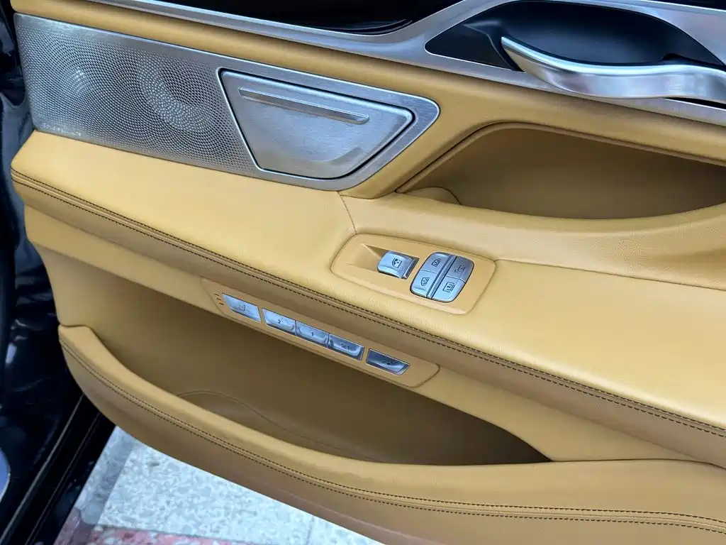 Фото 38 - BMW 7 Series