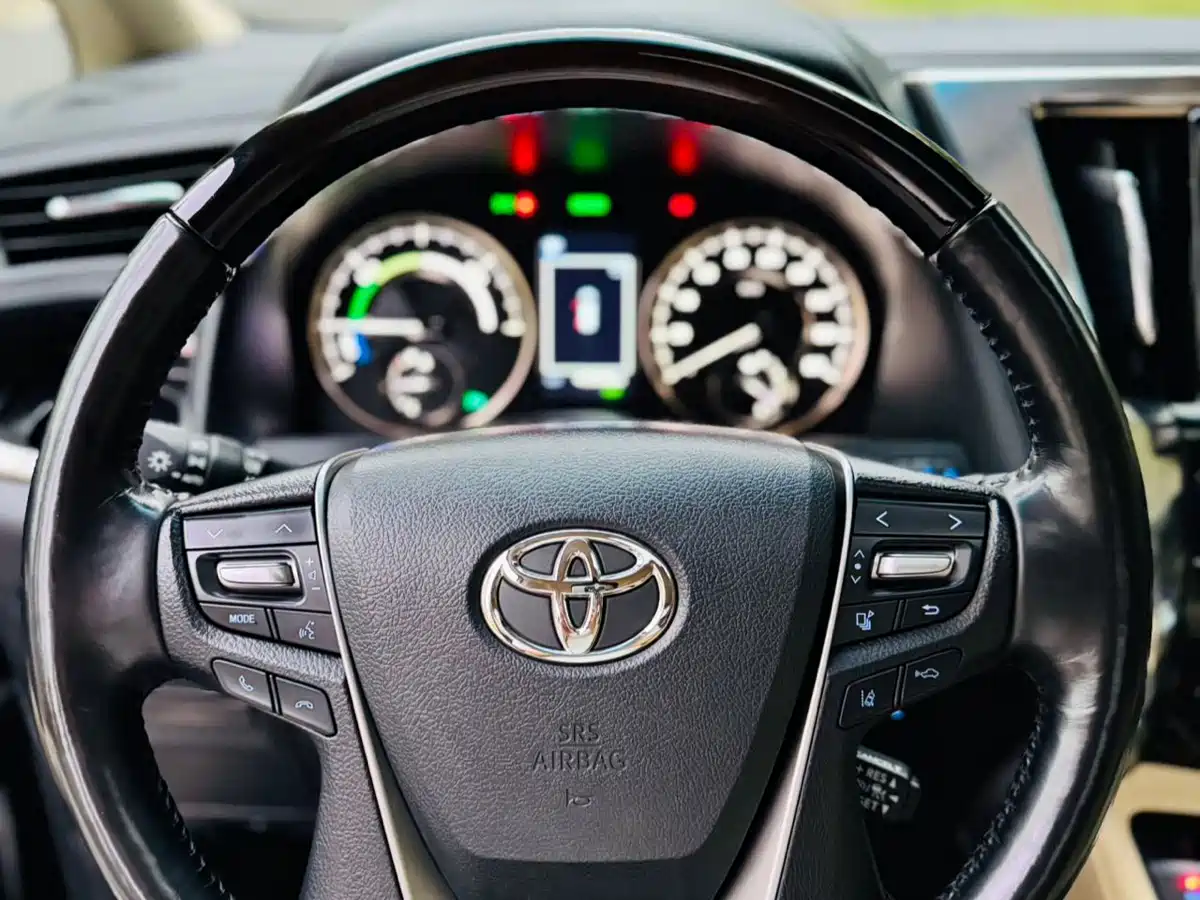 Toyota Alphard 2019 Hybrid 2.5L Luxury фото 17