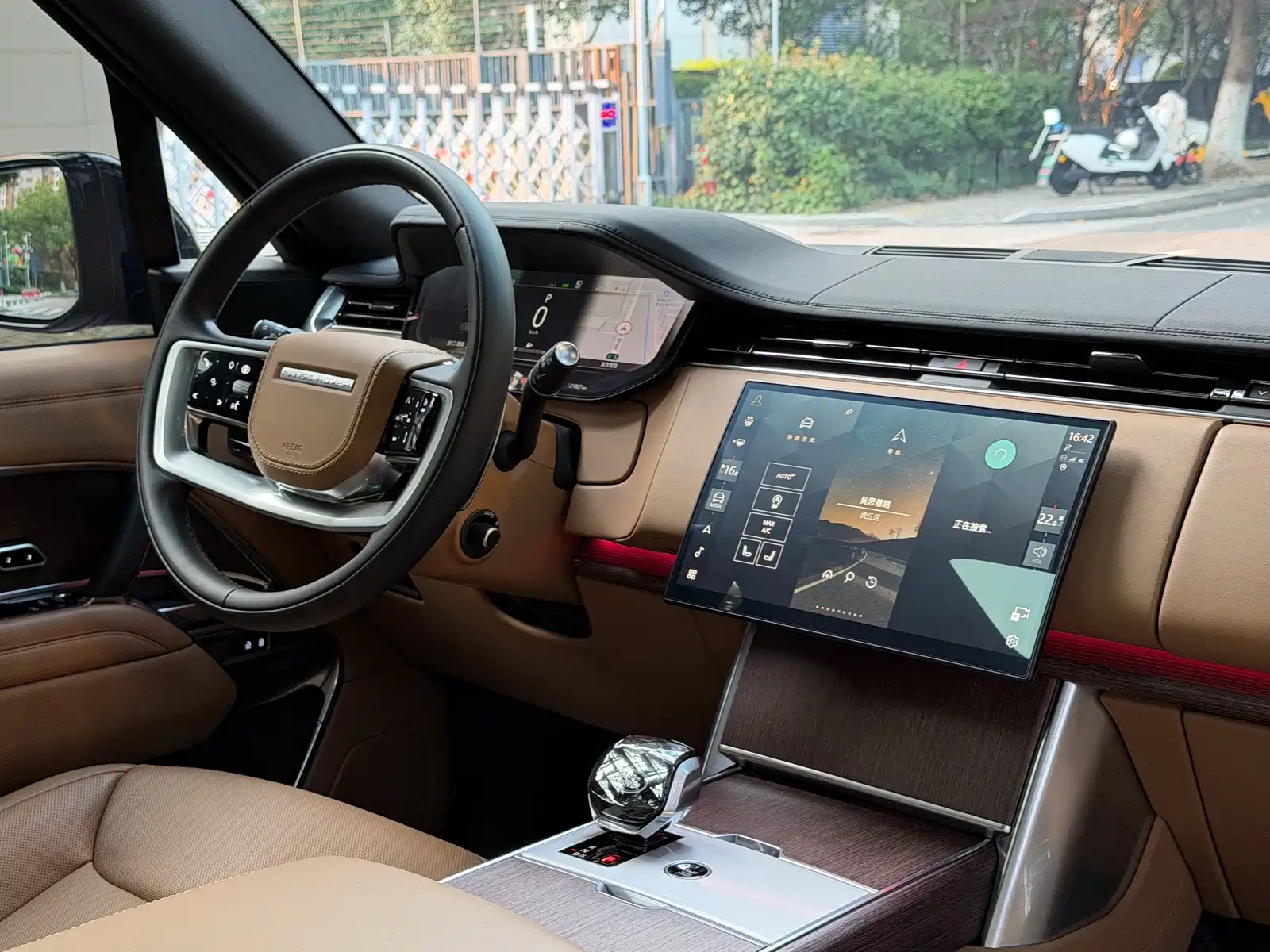صورة 19 - Land Rover Range Rover