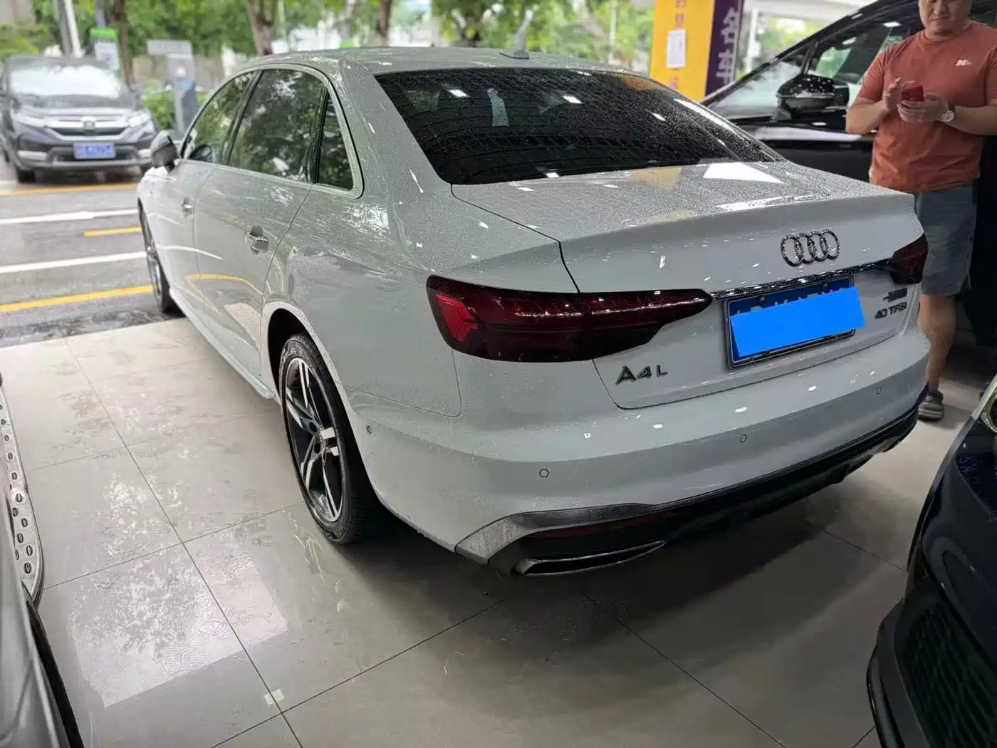 Фото 4 - Audi A4L