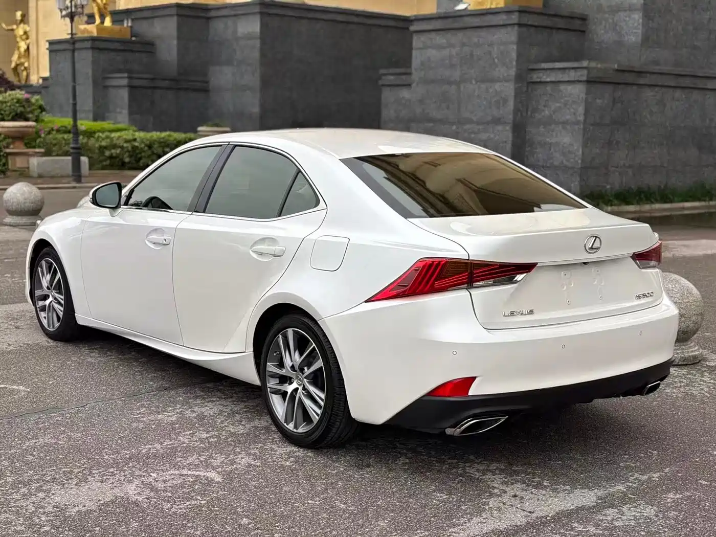 Lexus IS 2018 2017 300 Leading Edition