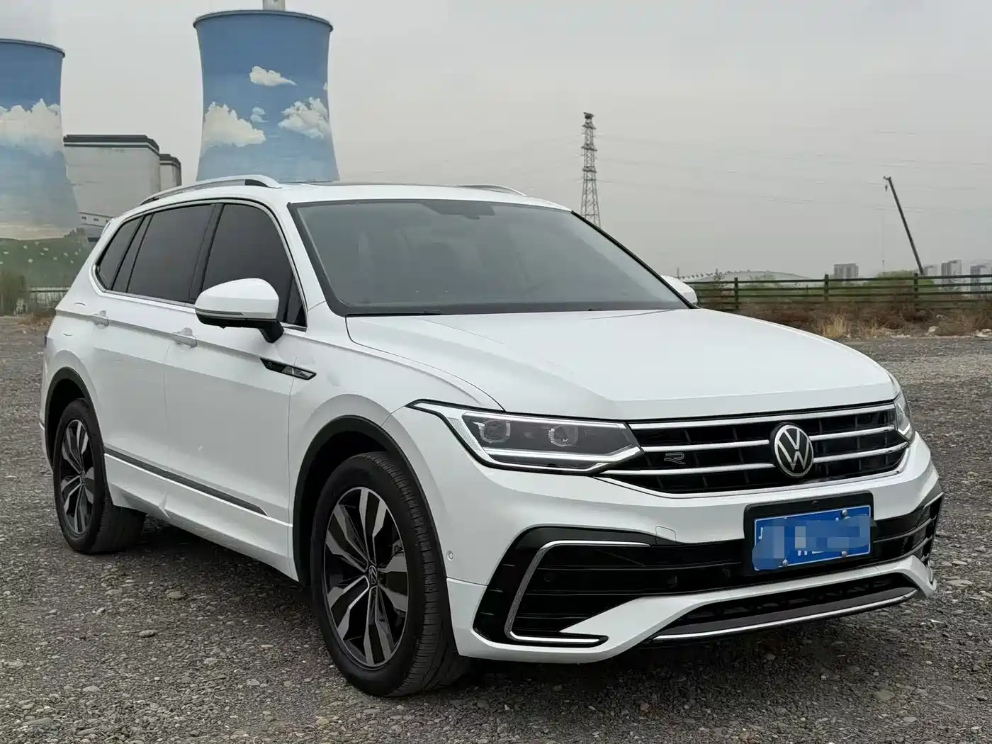 Volkswagen Tiguan L 2024 330TSI Automatic 2WD R-Line Premium Enjoyment Edition фото 3