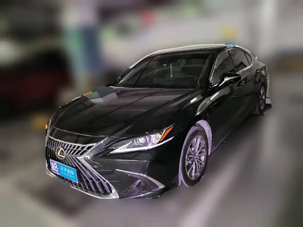 Фото 1 - Lexus ES