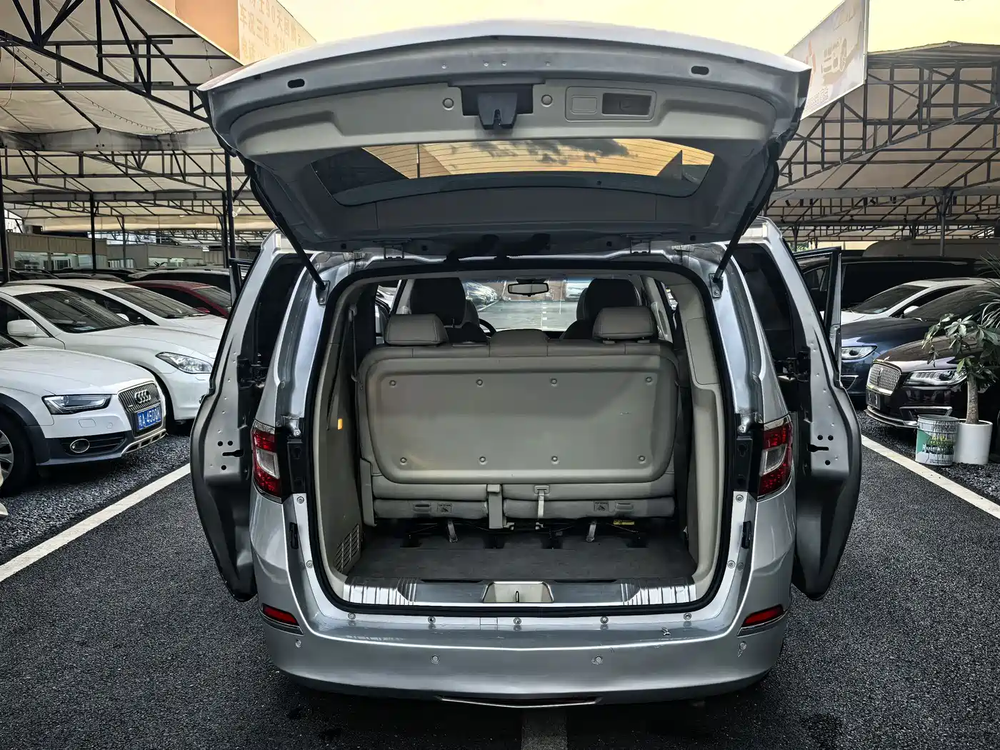 Buick GL8 2011 2.4L LT Luxury Business Executive фото 7