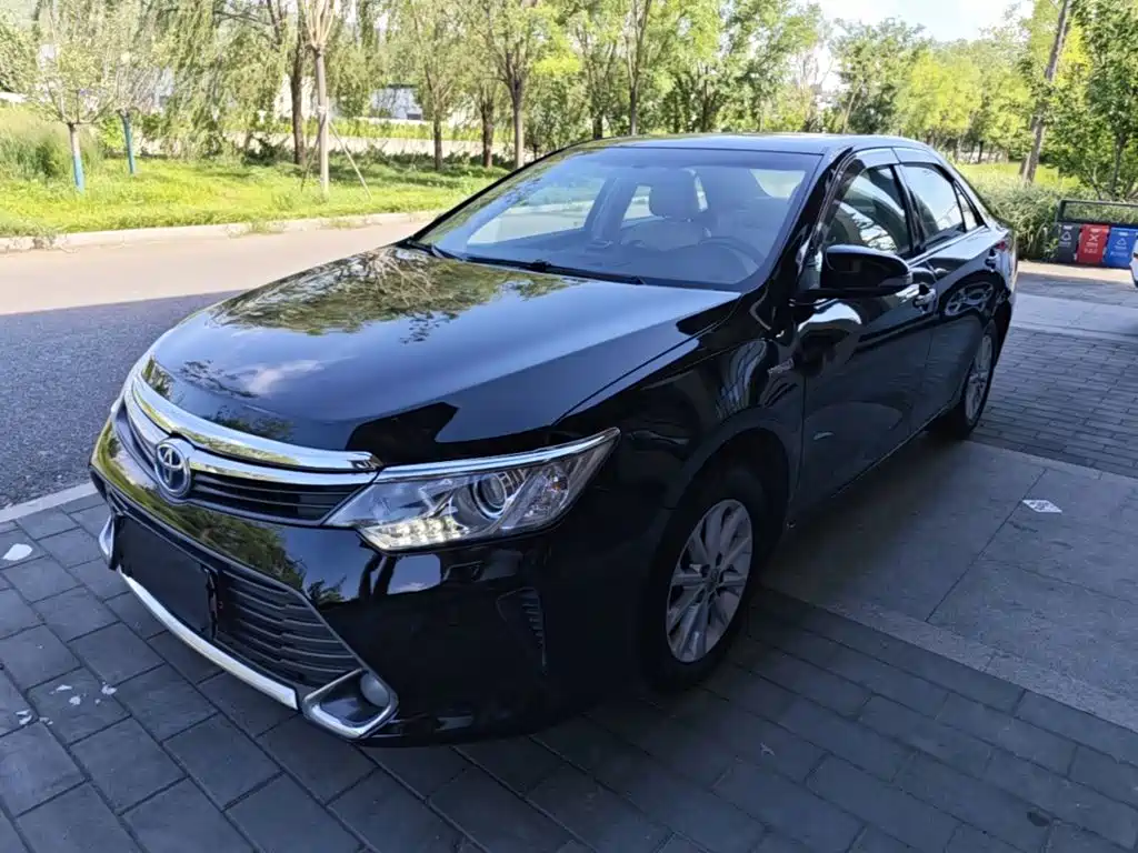 Фото 1 - Toyota Camry
