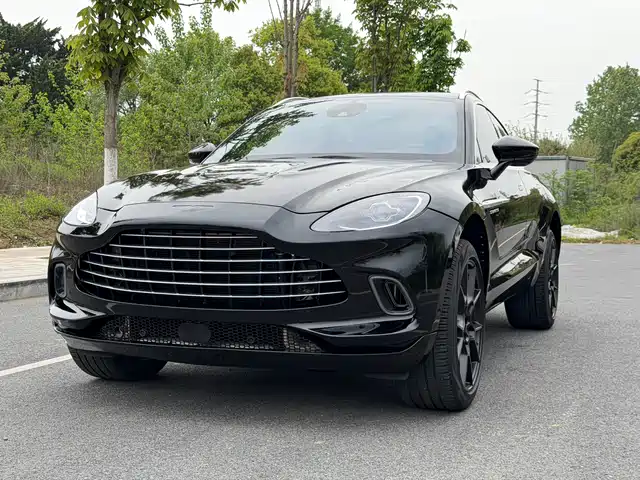 ASTON MARTIN DBX