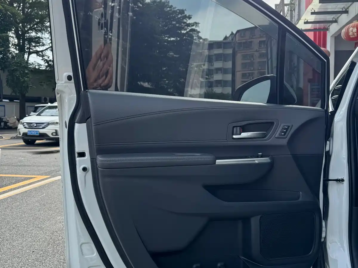 Фото 6 - Toyota Sienna