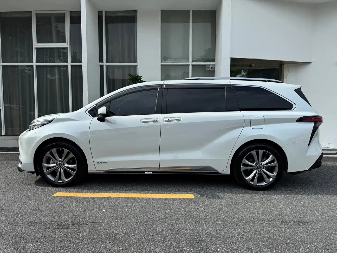 Фото 4 - Toyota Sienna
