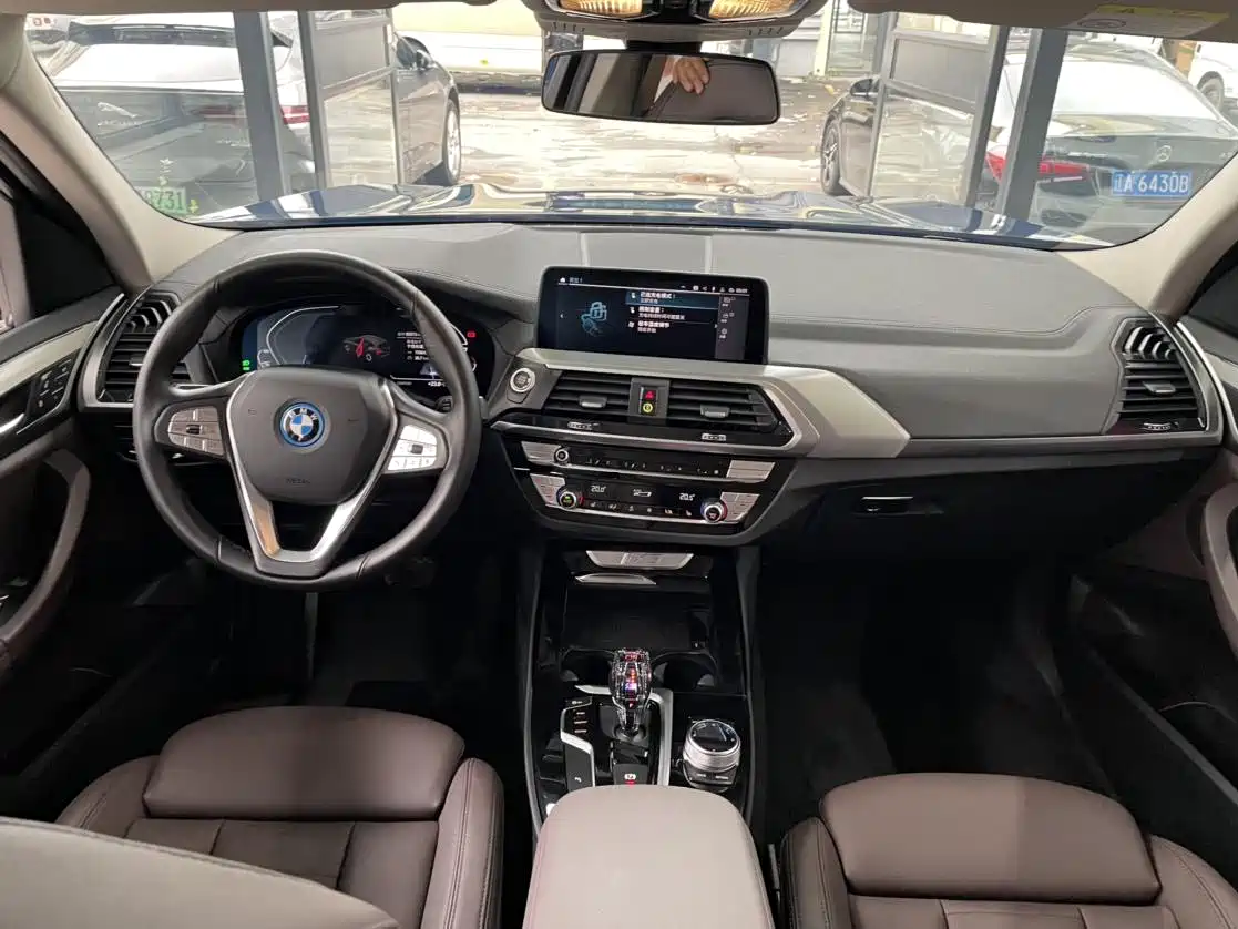 BMW IX3