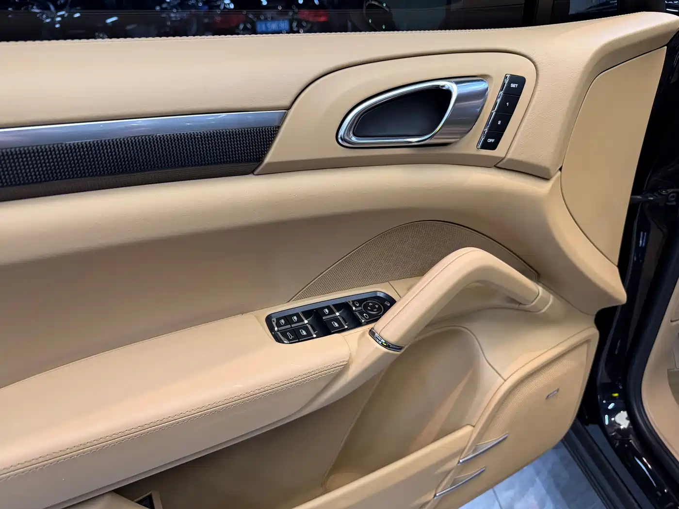 Porsche Cayenne 2011 Cayenne Turbo 4.8T фото 21