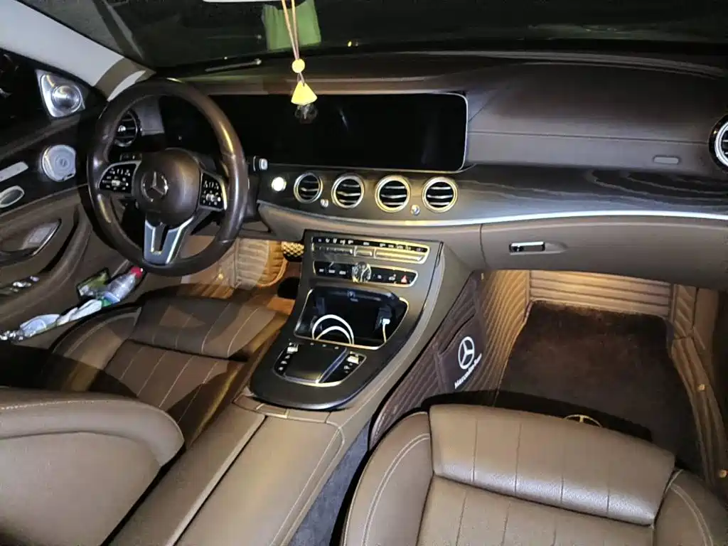 Фото 12 - Mercedes-Benz E-Class