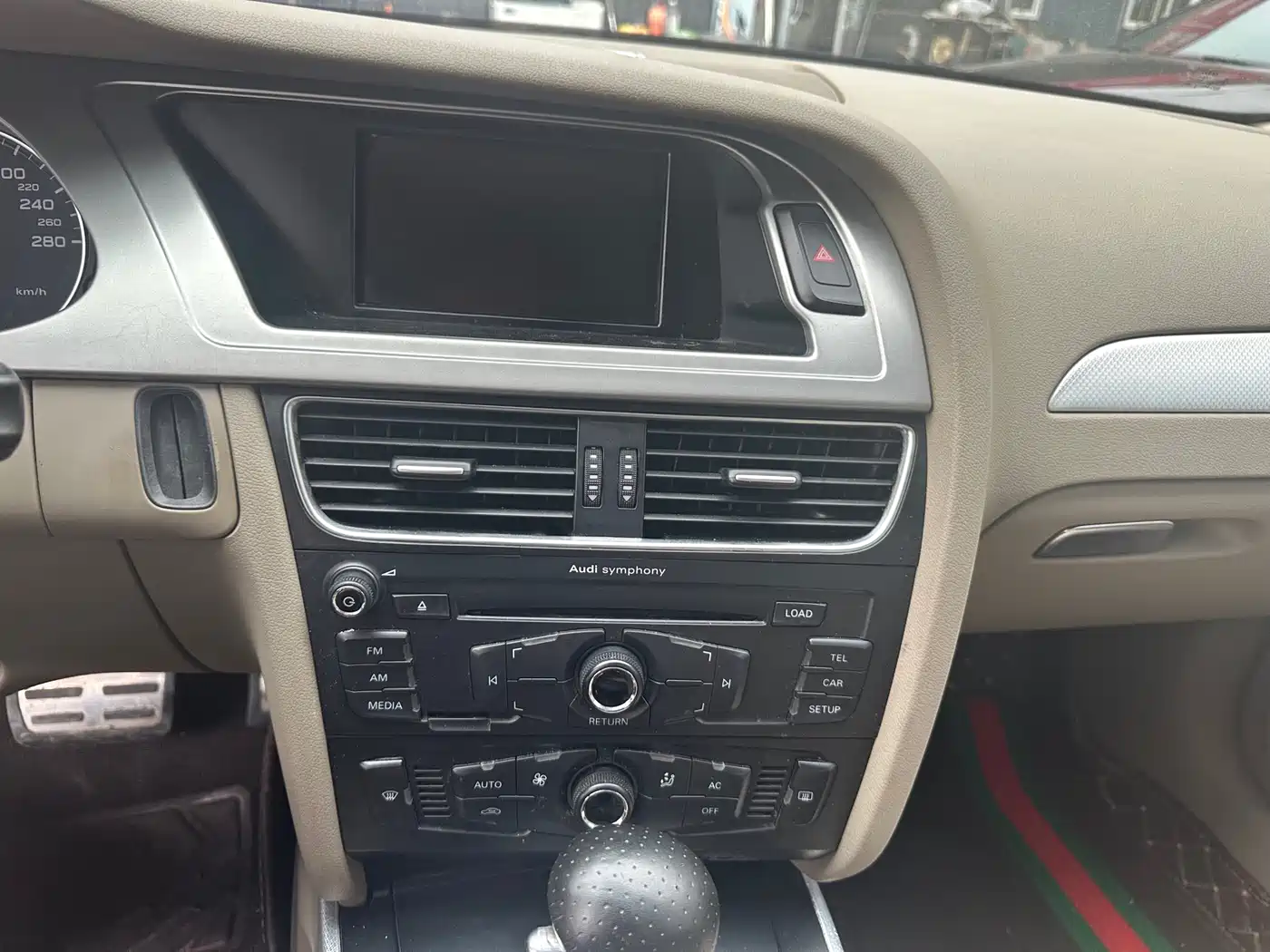 Audi A4L 2012 2.0 TFSI Automatic Technology фото 12
