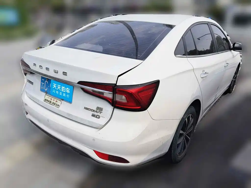 Фото 5 - Roewe i5