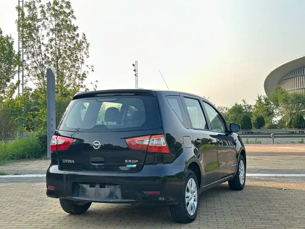 Nissan Livina 2015 2013 1.6XE CVT Comfort