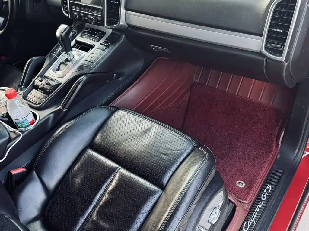 Photo 9 - Porsche Cayenne