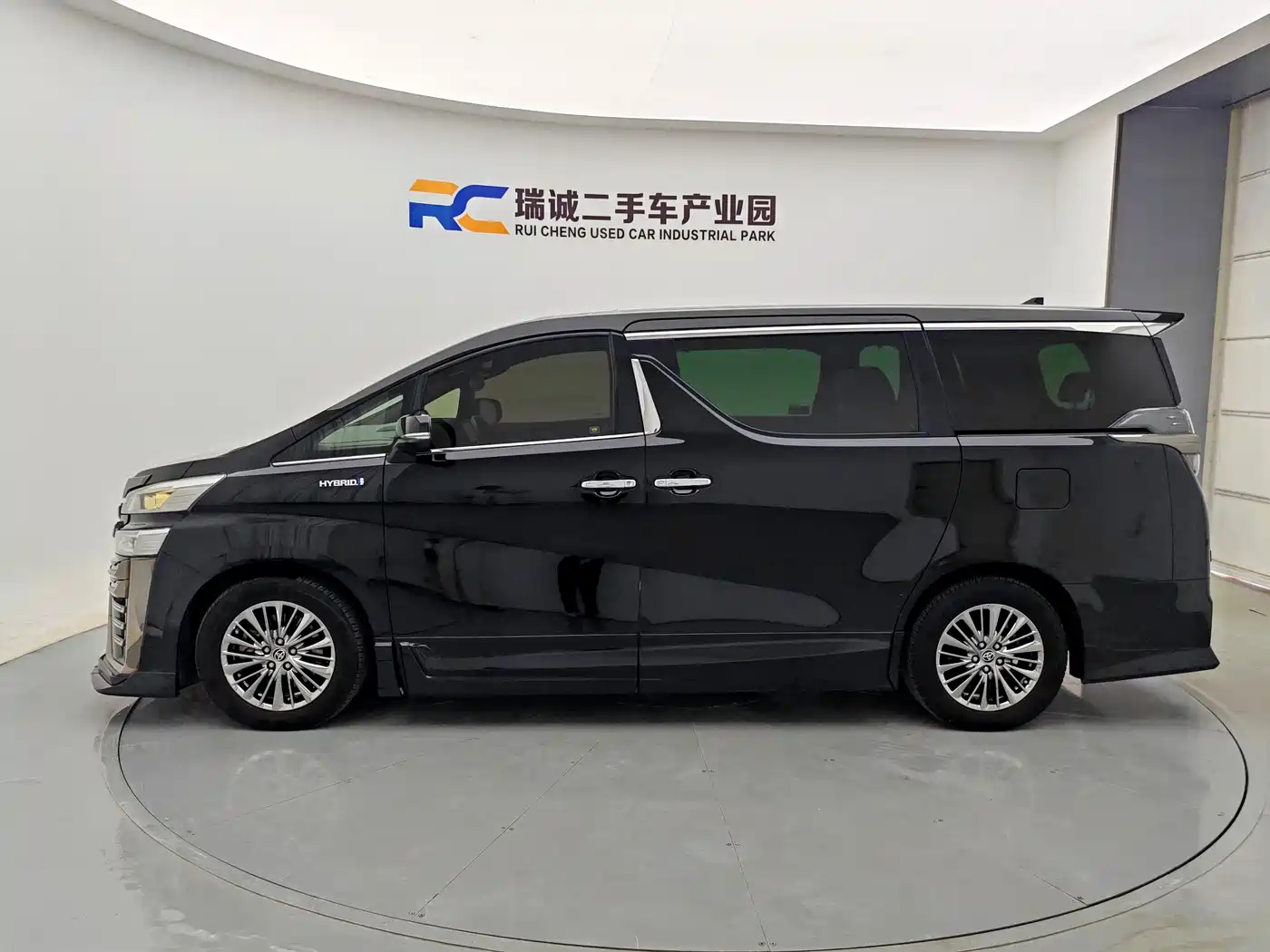 Photo 3 - Toyota Vellfire