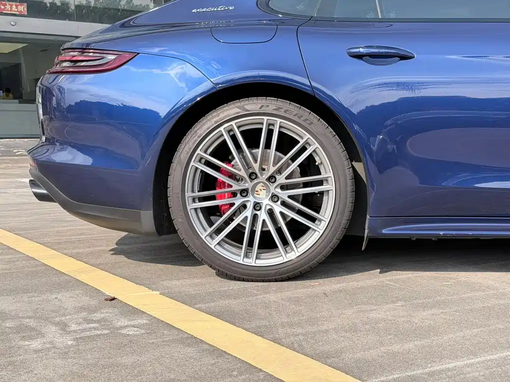 Photo 10 - Porsche Panamera