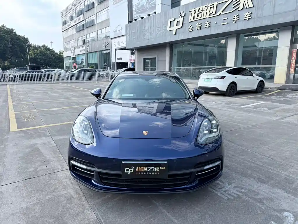 Photo 2 - Porsche Panamera