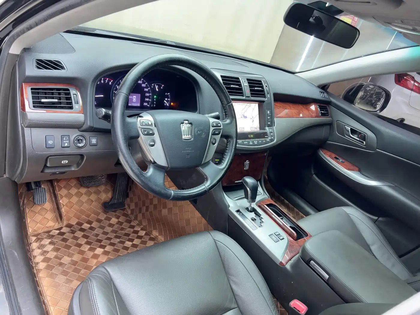 Toyota Crown 2012 2.5L Royal Saloon фото 5